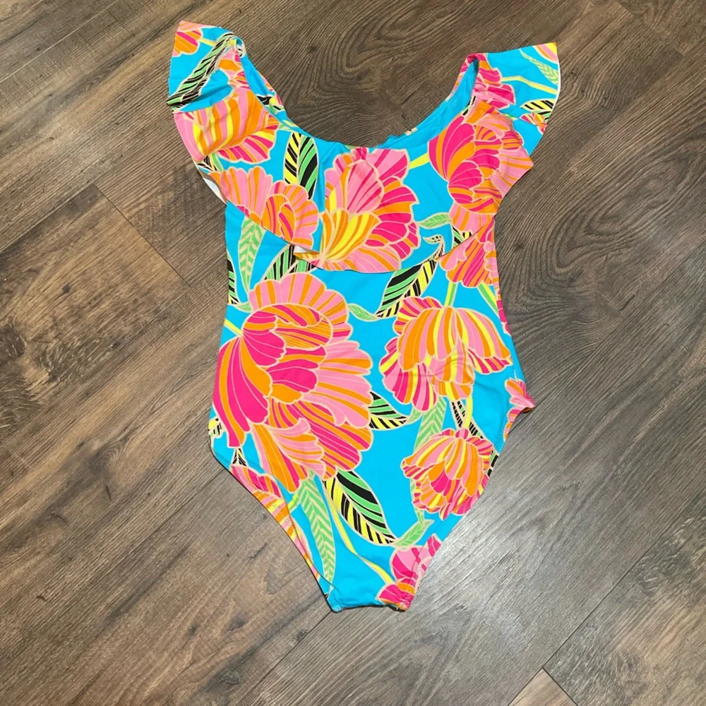 Trina Turk Womens POPPY OTS RUFFLE BANDEAU 1 Pc Swimsuit Off Shoulder Sz 10 - Picture 4 of 5